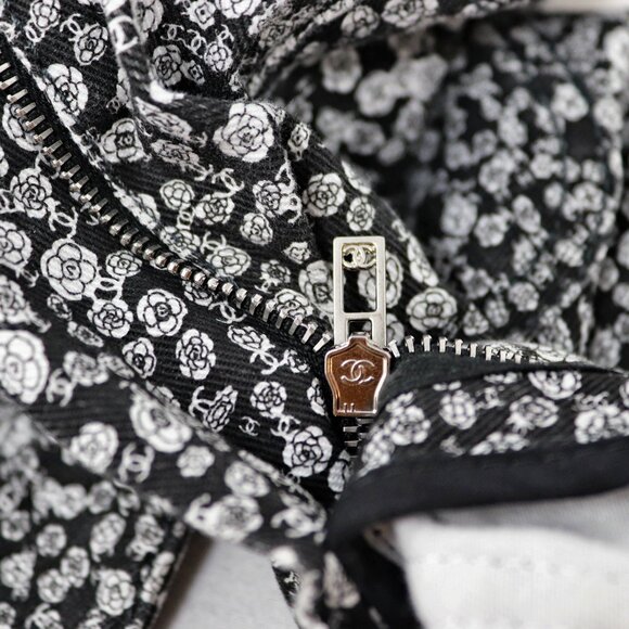 CHANEL 2021 CC Camellia Print Stretch Jeans Size 40 Straight Leg - Picture 14 of 16